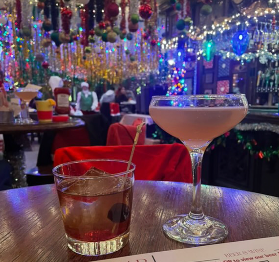 Sparkling lights at The Jingle Bar at Club Vinyl